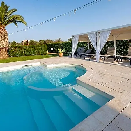 فندق Michela Alezio 4*